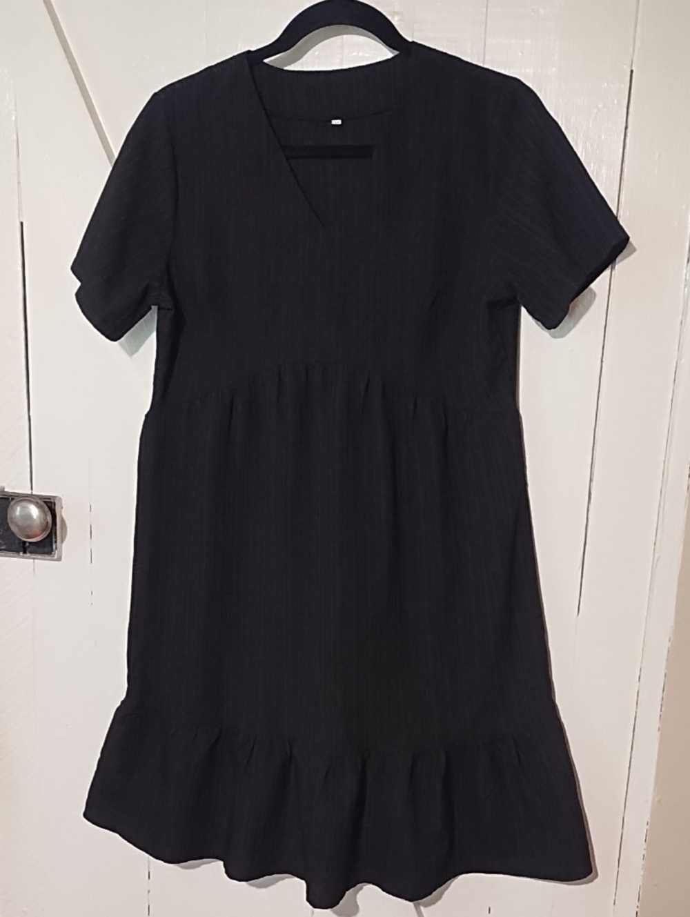Black Short-Sleeve Midi Dress with V-Neck and Ruffled Hem EUC Medium.